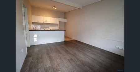 Ground Floor, One Bedroom Unit! - Photo 3