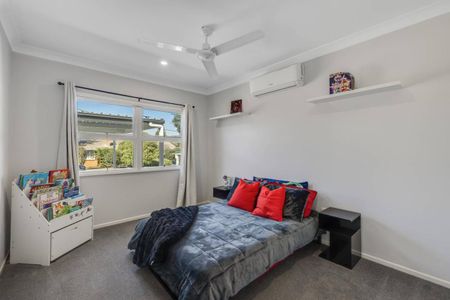 Luxurious Family Haven in Prime Toowoomba Location - Photo 4