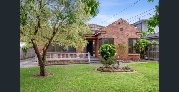 Beautiful Art Deco Home in Leafy Lifestyle Pocket - Photo 1