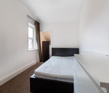 4 bedroom terraced house to rent - Photo 4