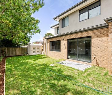 Location Location! - Photo 2