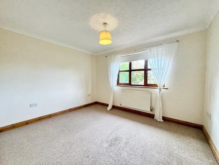 4 bedroom detached house to rent - Photo 3