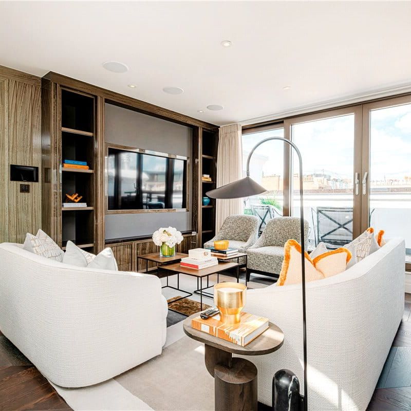 A modern 3 bedroom, 3 bathroom penthouse on the fourth floor of a Stucco-fronted building from the early 1860s. One of only two penthouses, positioned on the top floors with views over Hyde Park. EPC rating C | Council Tax Band G - Photo 1