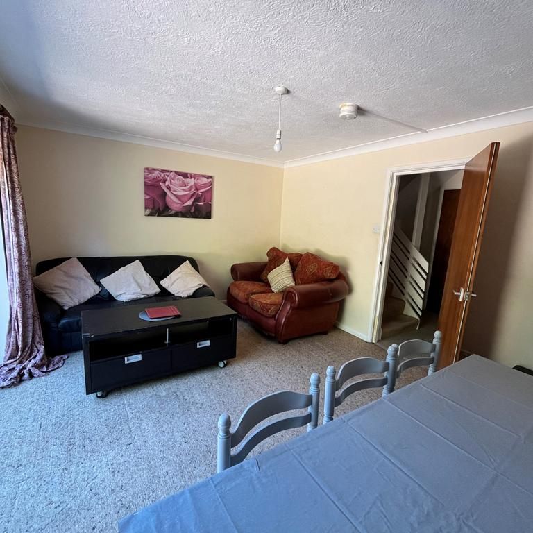 1 bedroom in a house share to rent - Photo 1