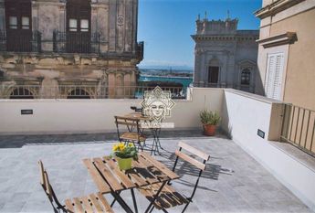 Casa con terrazzo vista mare