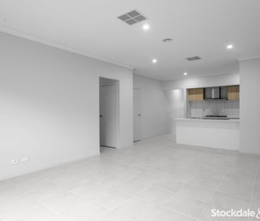 15 Ash Grove, Donnybrook, Vic 3064 - Photo 3