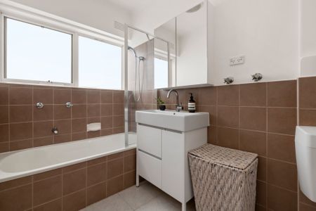 Sunny & Spacious One Bedroom Sanctuary - Photo 5