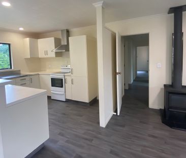 Private three bedroom home - Photo 3