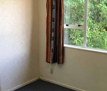 Charming 3BR Home with Garden & Deck! - Photo 5