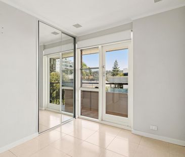 STUNNING TOP FLOOR APARTMENT WITH RIVER VIEWS - Photo 6