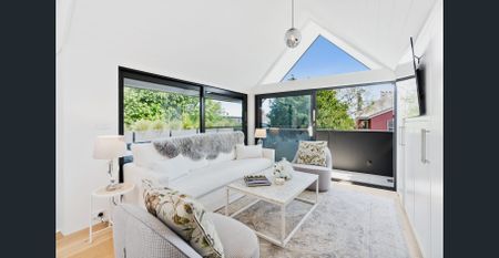 Available from 3rd December 30 Night Minimum - Luxury Executive Furnished Home in Neutral Bay - Photo 2