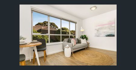 Fabulous North Facing - Photo 3