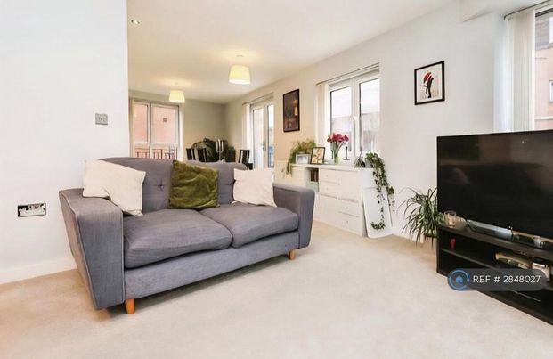 2 bedroom flat to rent - Photo 1