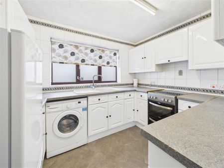 2 bedroom Maisonette to rent - Photo 4