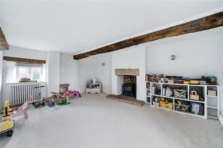 4 bedroom detached house to rent - Photo 2