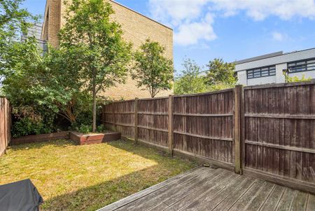 3 bedroom terraced house to rent - Photo 5