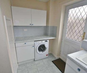 Falcon Fields, Tadley, RG26 - Photo 4