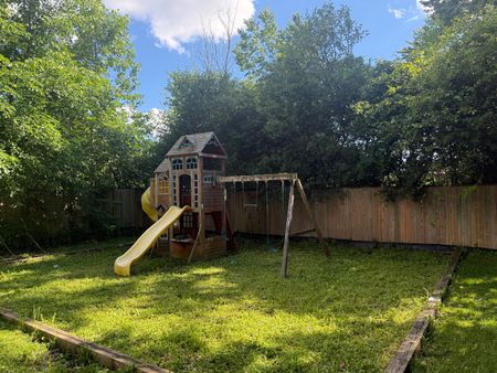 For Lease - 3568 Joan Drive, Mississauga, Ontario - Photo 2
