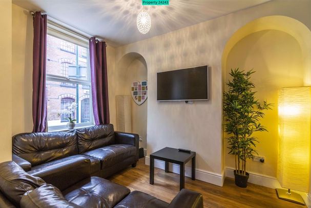 4 bedroom end of terrace house to rent - Photo 1
