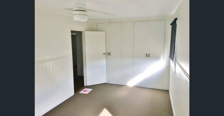 Great fully fenced family home with double shed - Photo 5