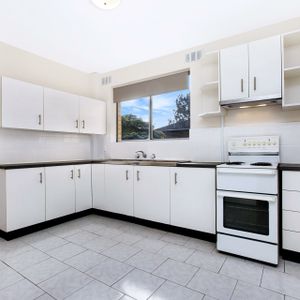 Spacious 2 Bedroom Unit - Photo 2