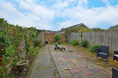 3 bedroom end of terrace house to rent - Photo 5