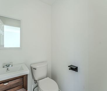 For Lease - 9 Kestrel Court Unit# Upper, Barrie, Ontario - Photo 2