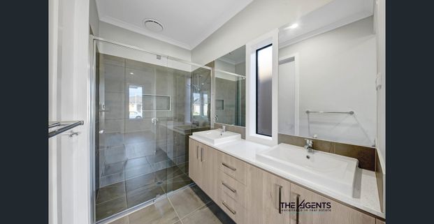 Brand New 4-Bedroom Family Home in Prime Tarneit Location - Photo 1