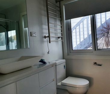 MODERN TWO BEDROOM GRANNY FLAT - Photo 5