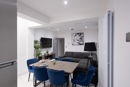 1 bedroom in a house share to rent - Photo 2