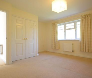 4 bedroom detached house to rent - Photo 3