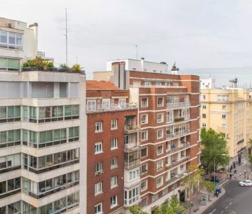 Room in a shared 9-bedroom apartment for rent in Gaztambide, Madrid, perfect for professionals and students - Photo 2