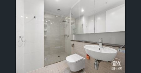 One bedroom plus a large study next to East Village. - Photo 5