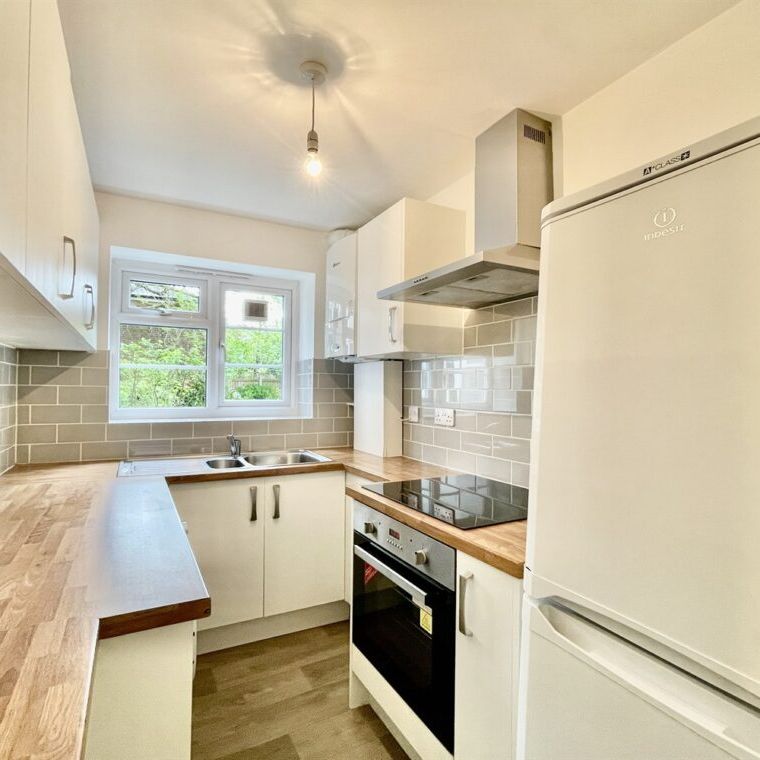 1 bed Flat Walpole Court, Hampton Road, TW2 5QH - Photo 1