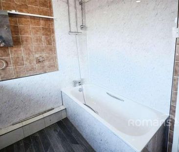 Northborough Road, Slough, Berkshire, SL2 - Photo 3