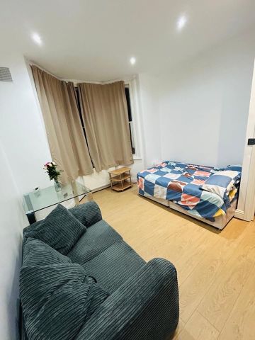 Room in a Shared Flat, Farren Road, SE23 - Photo 4