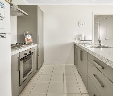 Three-bedroom Townhouse In Sought After Hamilton East - Photo 5