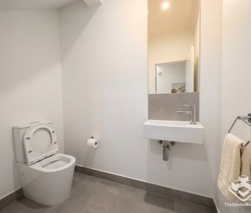 Stylish Townhouse Living in the Heart of Hope Island - Photo 1