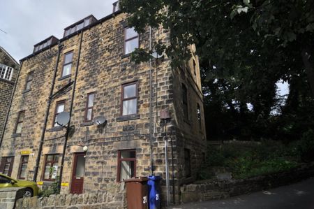 2 bed Apartment - To Let - Photo 5