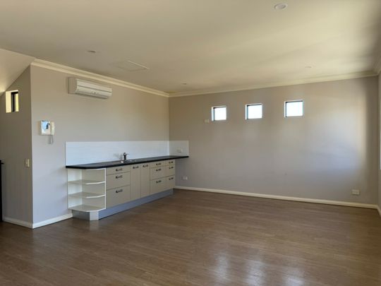 Luxury Living Across Three Levels with Uninterrupted Views. - Photo 1