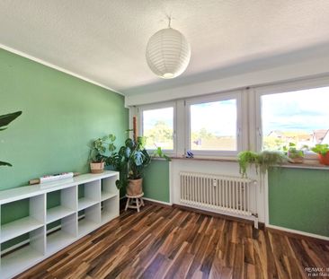 Helle, große Dachgeschosswohnung in ruhiger Lage - Foto 2