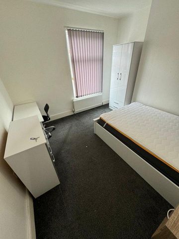 3 bedroom flat to rent - Photo 5