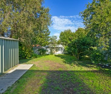 CHARMING THREE BEDROOM HOME - Photo 5