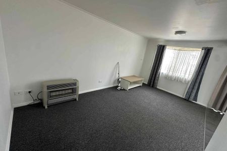 Renovated 1 Bedroom Granny Flat in a Quiet & Private Location - Photo 4
