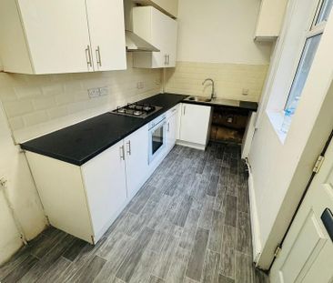 4 bedroom terraced house to rent - Photo 4