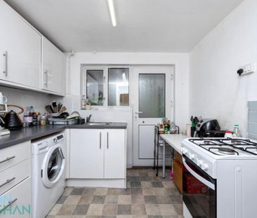 4 bedroom semi-detached house to rent - Photo 6