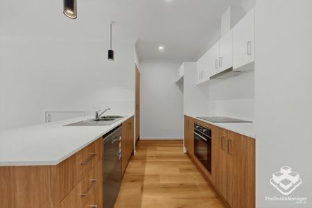 BRAND NEW 3 BEDROOM TOWNHOUSE - Photo 4