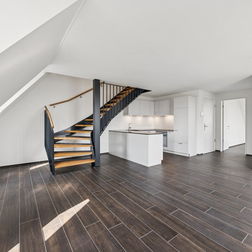 ERSTVERMIETUNG: Exklusive Maisonettewohnung mit Dachterrasse in Zürich-Oerlikon - Photo 1