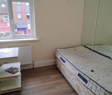 3 bedroom flat to rent - Photo 2