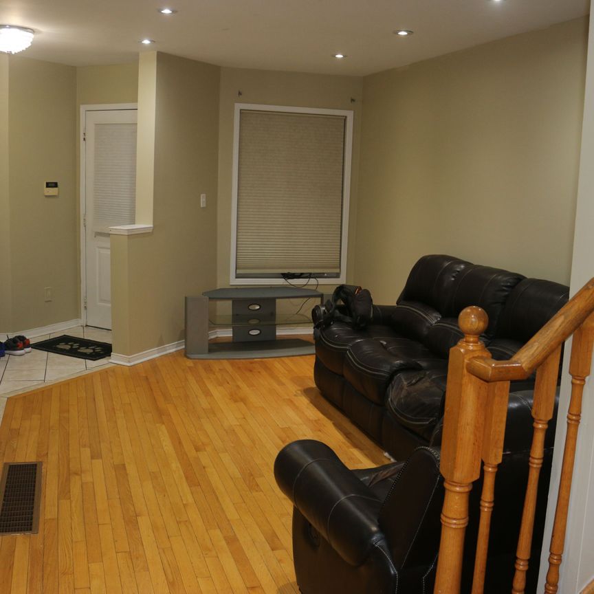 For Lease - 240 Mclevin Avenue Unit# Main, Toronto, Ontario - Photo 1